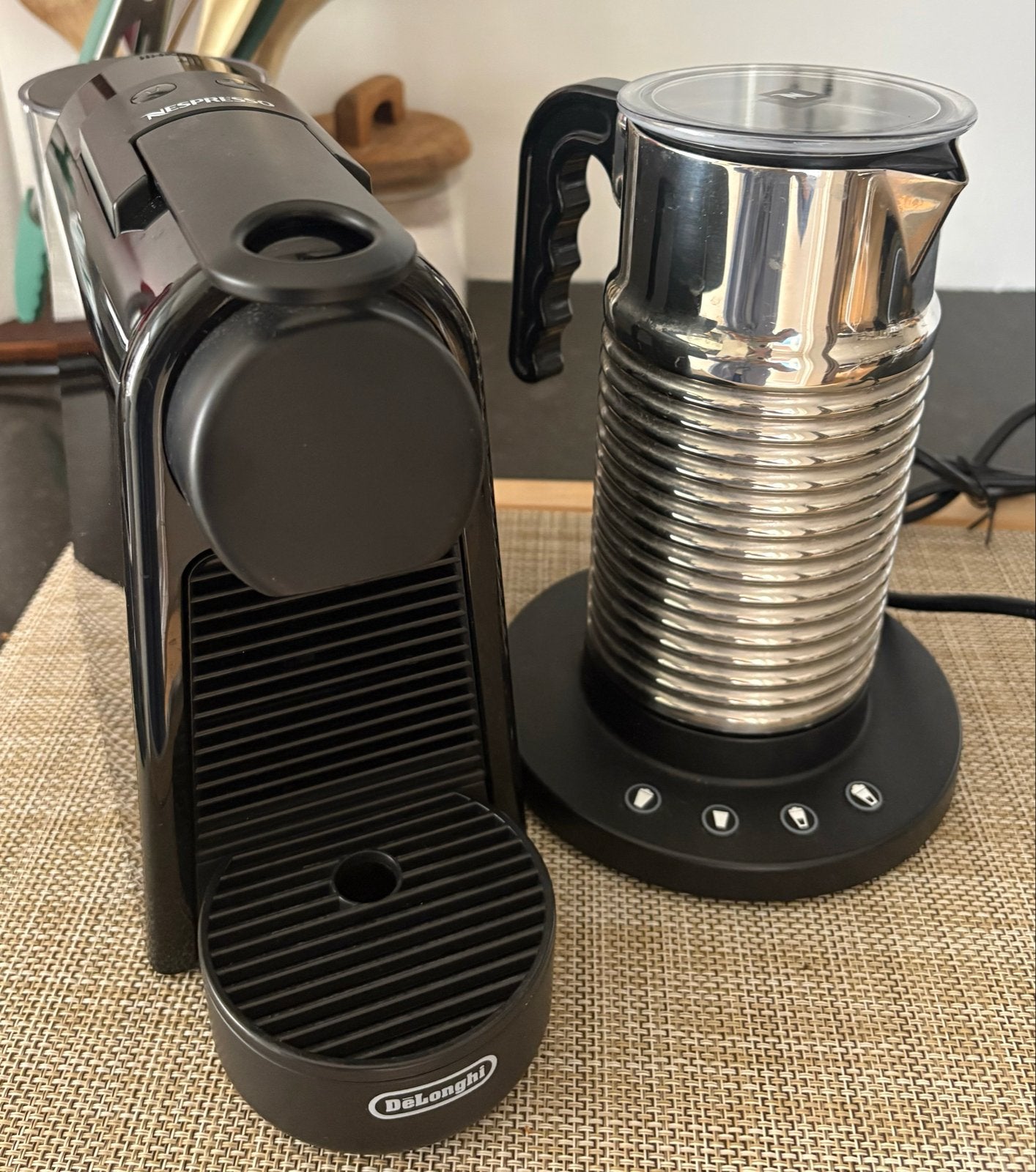 Foto 3 van Nespresso Essenza Mini + Aeroccino melkopschuimer