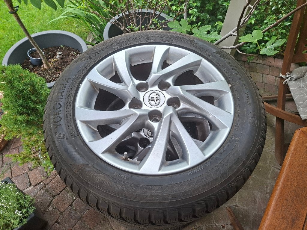 Originele 16 inch Toyota Auris velgen, Auto-onderdelen, Banden en Velgen, Ophalen, Gebruikt, 16 inch, Banden en Velgen