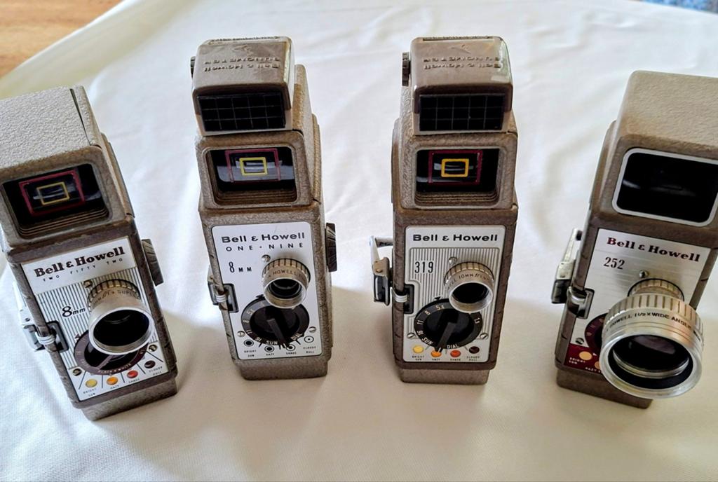 Te koop: setje van 4 Bell  & Howell  8mm camera's, Ophalen of Verzenden