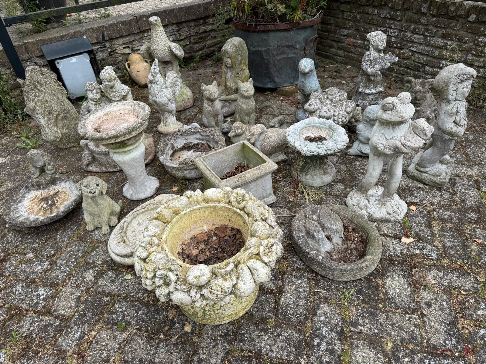 Partij Diverse tuinbeelden en vogelbaden van beton/steen, Tuin en Terras, Tuinbeelden, Ophalen
