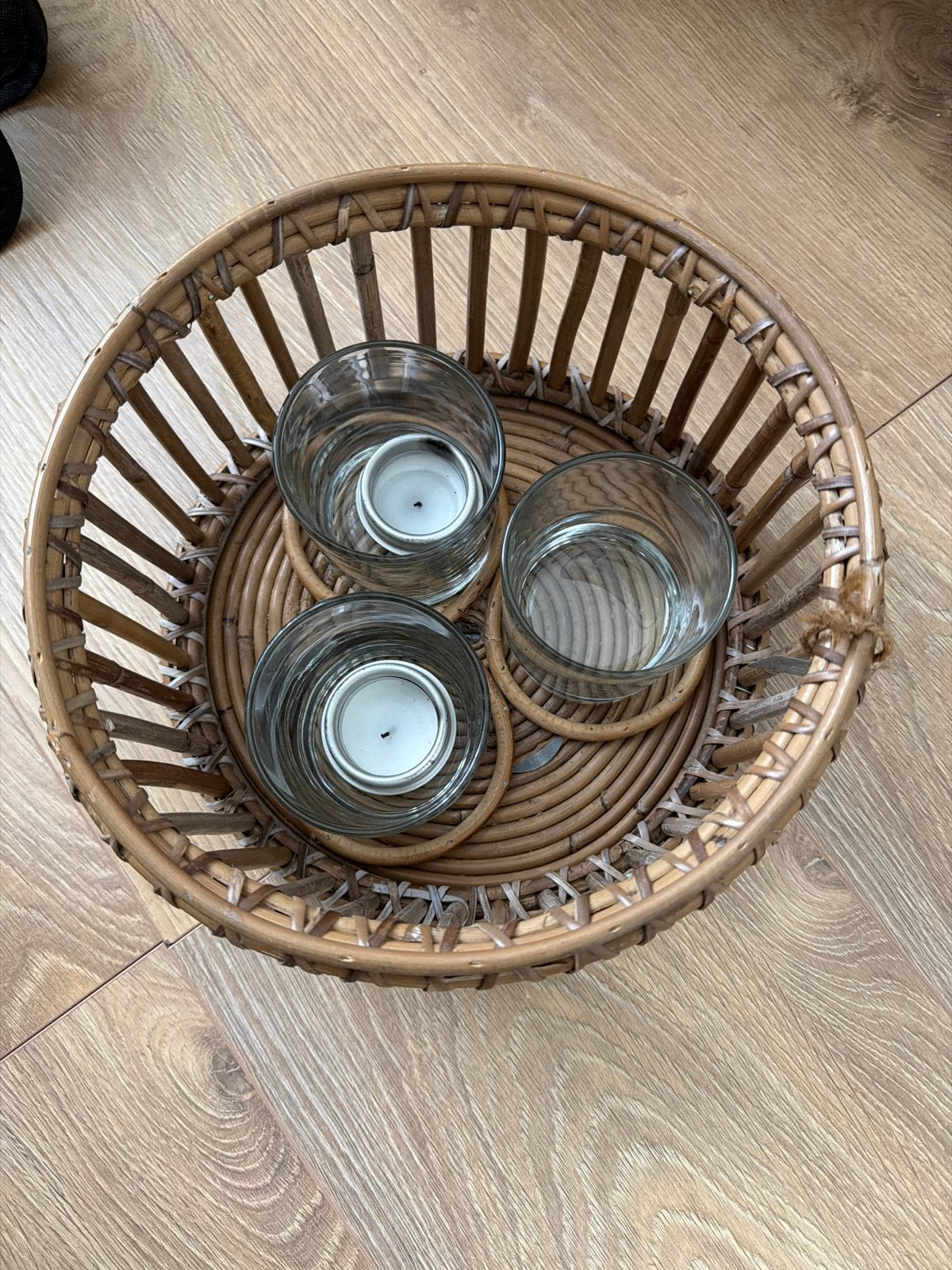 Rotan mand met waxinelichthouders, Ophalen, Bruin, Natuurlijk materiaal, Waxinelichthouder