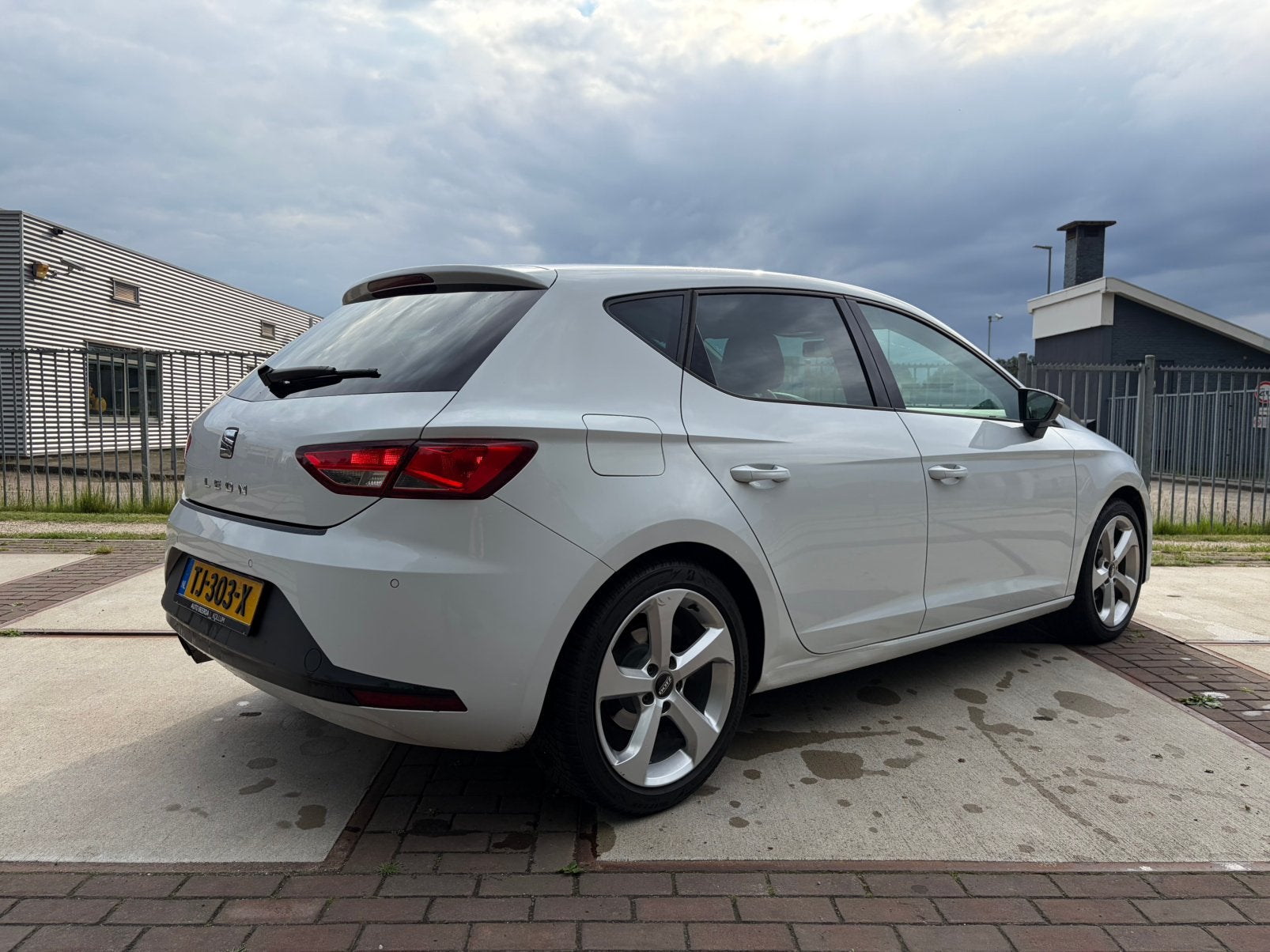 Seat Leon 1.2 TSI FR Airco | 5 deurs | 2014 | Sport | nw APk, Voorwielaandrijving, Euro 5, Stof, Zwart