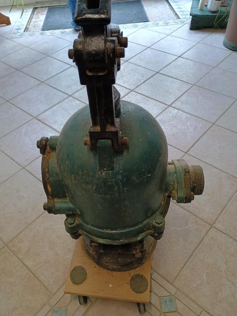 Handbediende lenspomp (vuil waterpomp), Ophalen