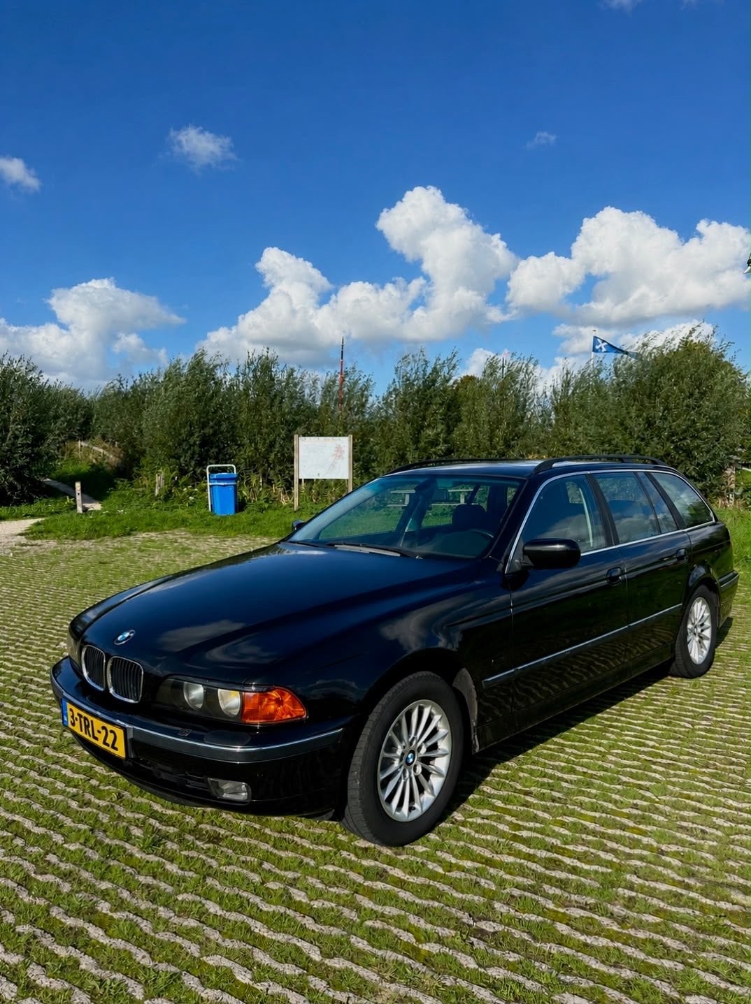 BMW E39 520i 6-cilinder automaat | Youngtimer | APK 2027, foto 2