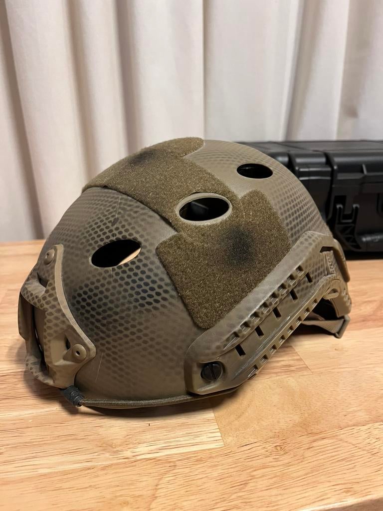 Tactische FAST helm camo groen, Ophalen of Verzenden, Landmacht, Nederland, Helm of Baret
