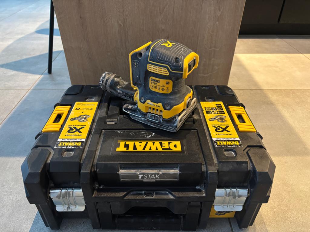 DeWalt XR 18V Accu Vlakschuurmachine met Koffer en Accu's, Ophalen of Verzenden, Zo goed als nieuw