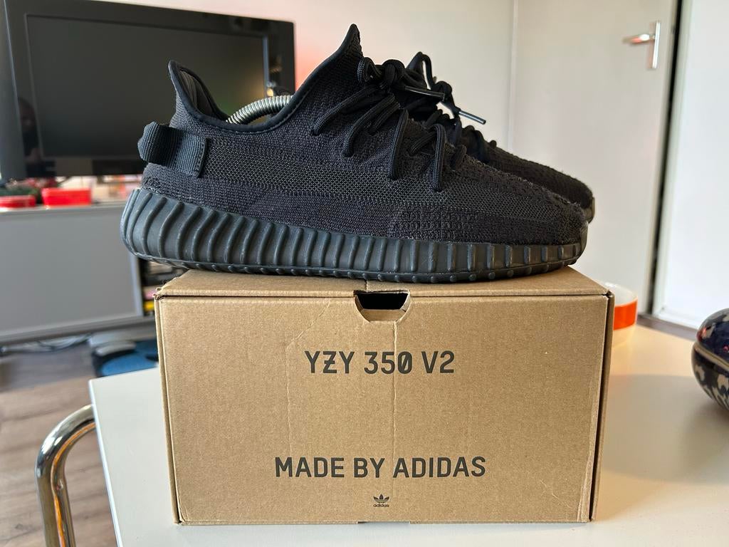 Yeezy Boost 350 V2 - Black Onyx - Maat 42 2/3, Verzenden, Zwart, Sneakers of Gympen, Gedragen