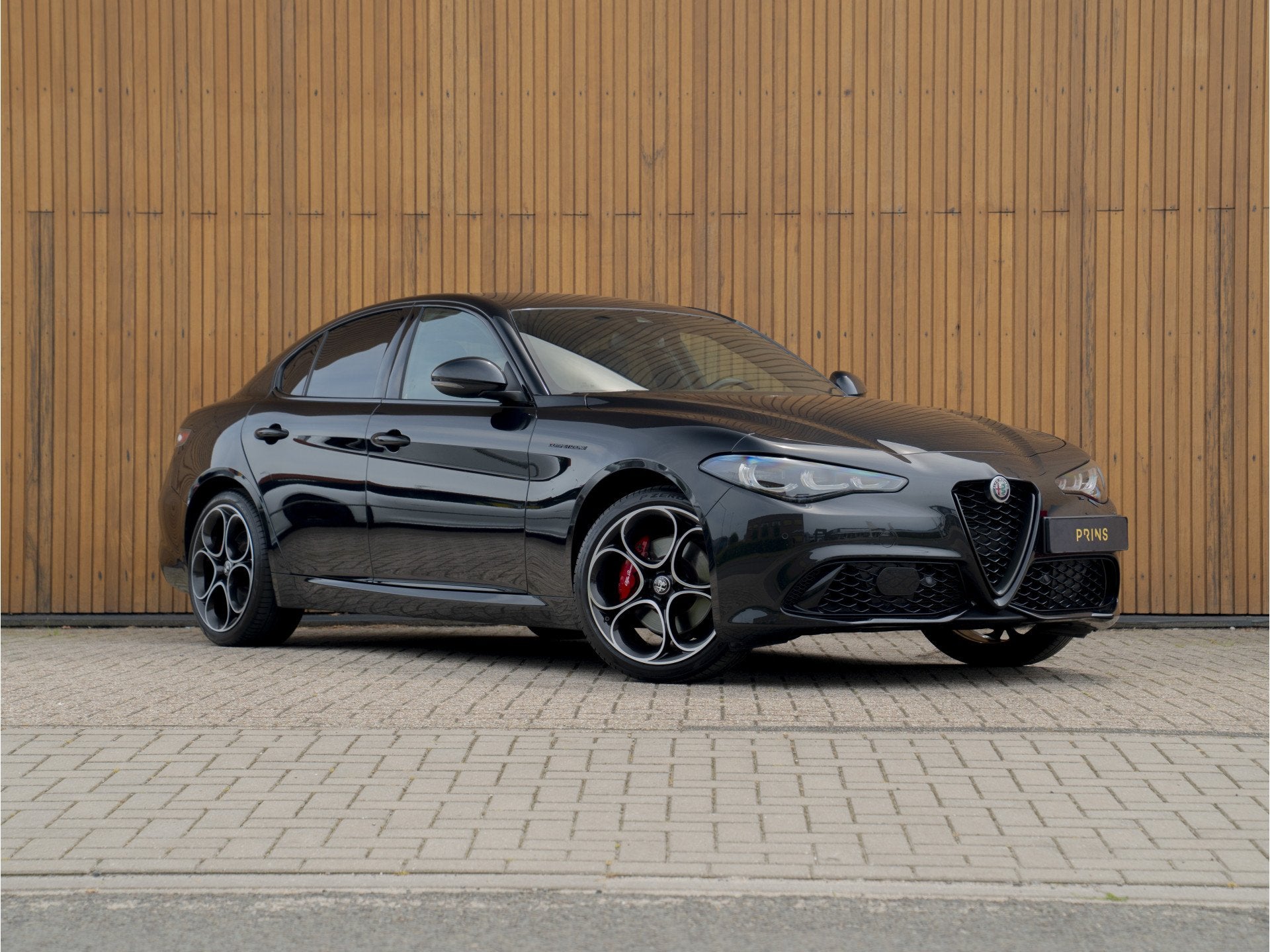 Alfa Romeo Giulia 2.0 T GME AWD Competizione | Harman/Kardon, Auto's, Alfa Romeo, 745 kg, Zwart, Leder, Bedrijf