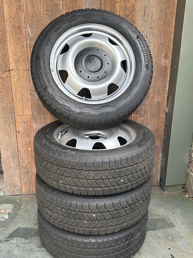 Vw stalen velgen met winterbanden, Ophalen, Velg(en), Nieuw, 17 inch