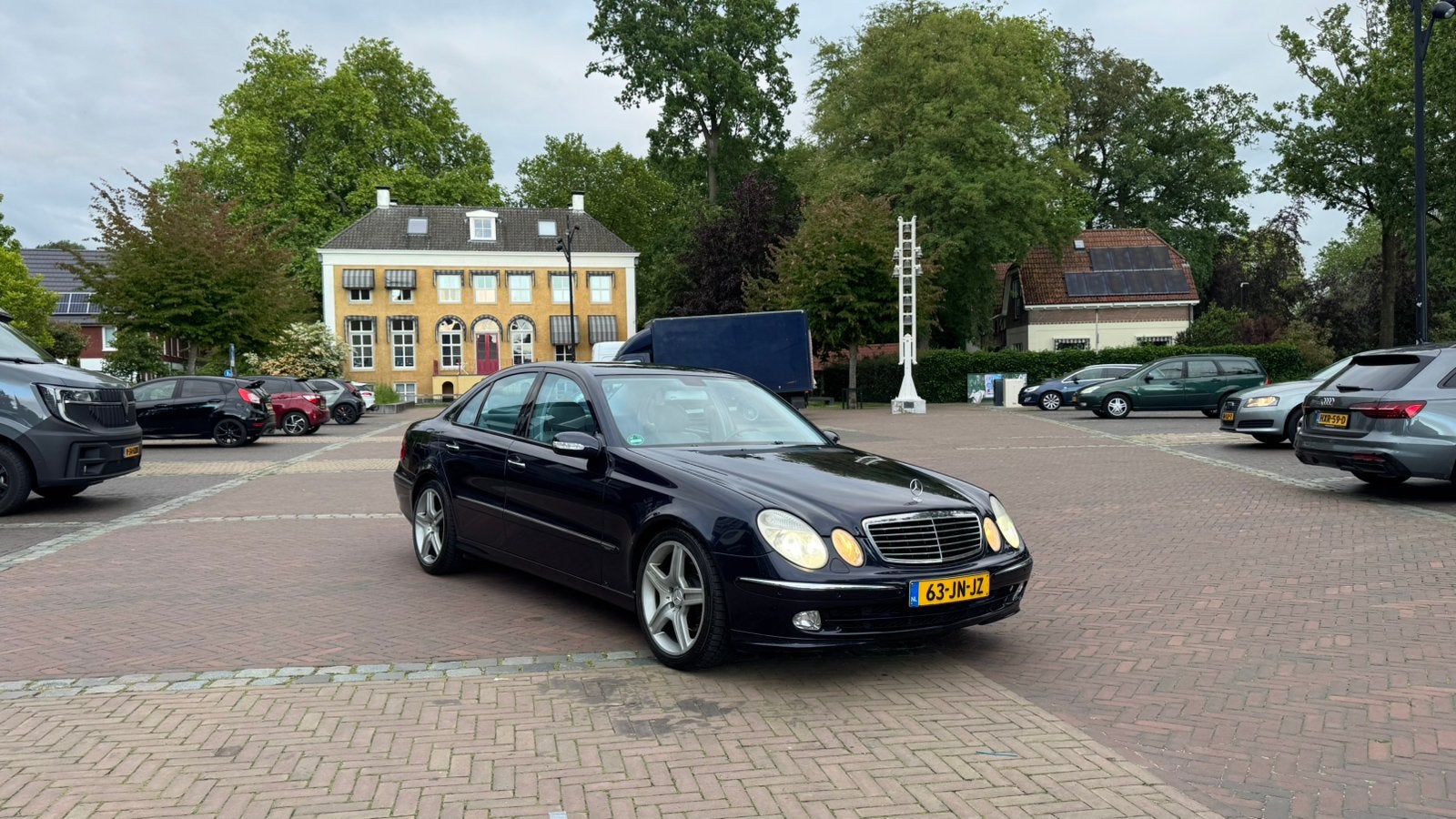 Mercedes-Benz E-Klasse 3.2 E320 Sedan AUT 2002 Blauw|Trkhaak, Auto's, Mercedes-Benz, Automaat, Achterwielaandrijving, 2500 kg