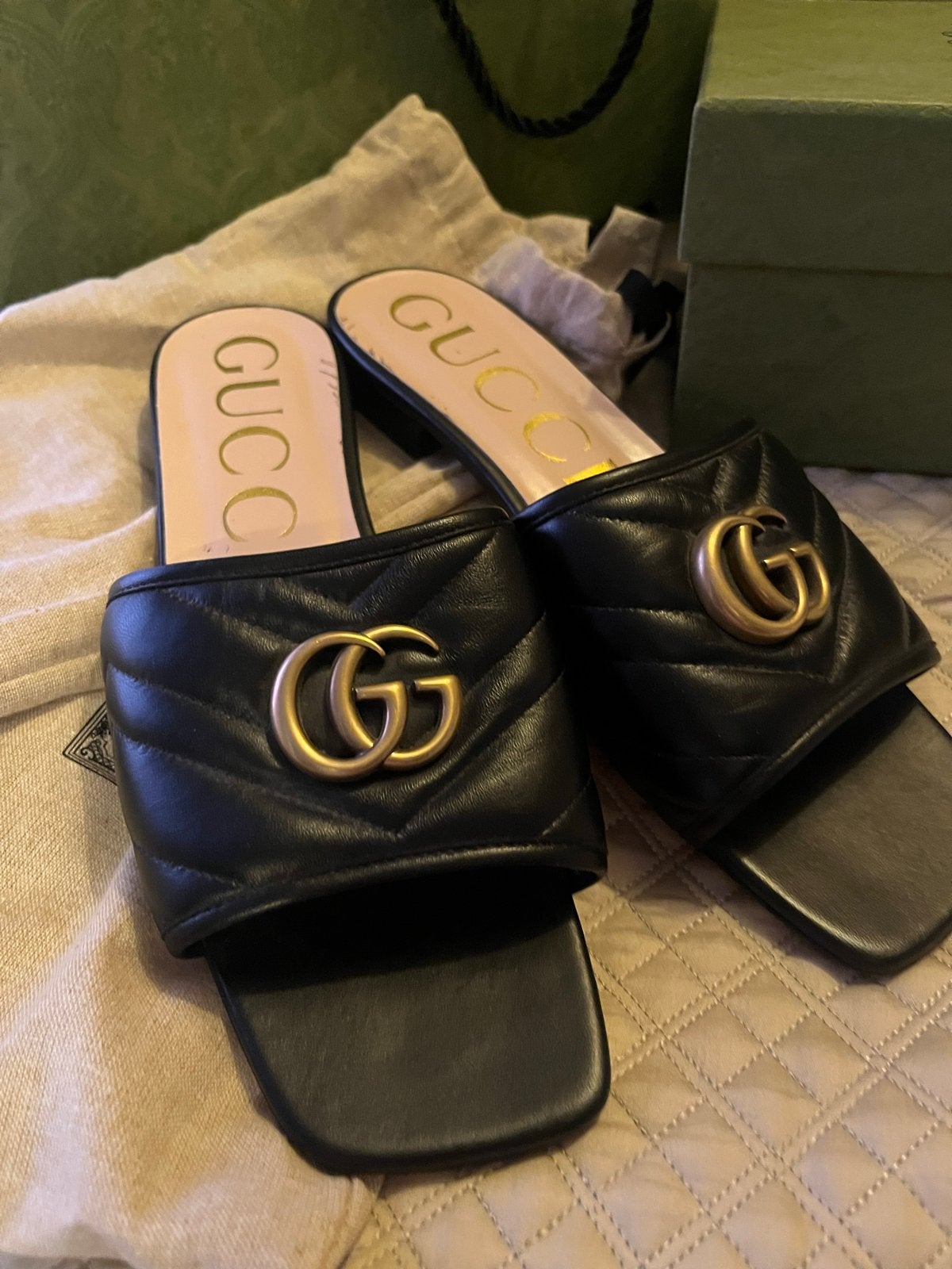 Gucci slippers inclusief alle toebehoren, Ophalen of Verzenden, Gedragen, Zwart, Slippers
