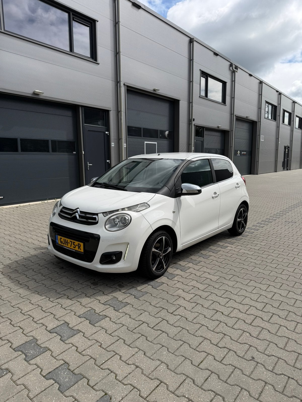 Citroën C1 1.0 E-vti 68 5-DRS 2015 Wit, Auto's, Voorwielaandrijving, 1199 cc, 840 kg, 4 stoelen