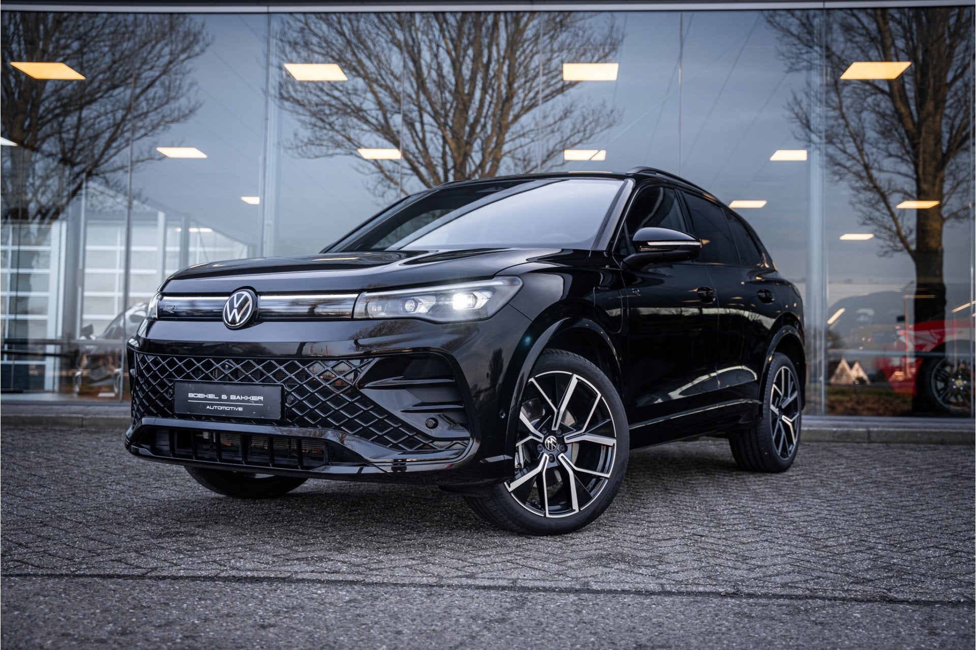 Volkswagen Tiguan eHybrid R-Line Edition * Panodak * Trekhaa, Zwart, 4 cilinders, Zwart, SUV of Terreinwagen