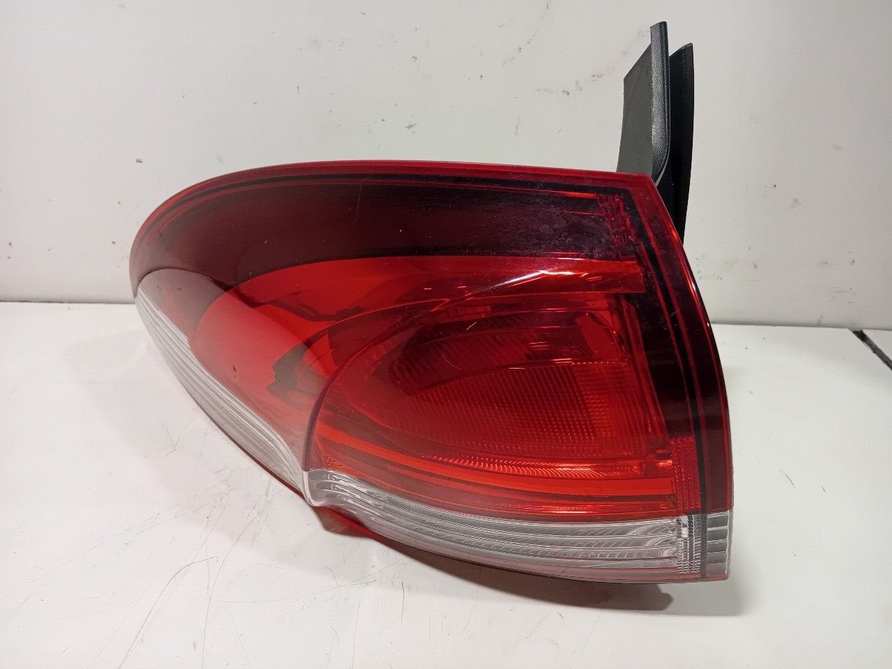 Achterlicht links buiten Renault Clio, Auto-onderdelen, Onderdelen@venauto.nl, Van der Ven Autorecycling B.V., Gebruikt, Ettenseweg 76, 4706 PB Roosendaal, The Netherlands