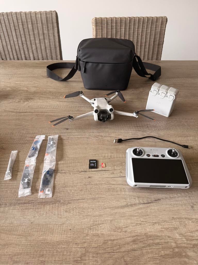 DJI mini 3 PRO - Fly More Combo, Audio, Tv en Foto, Drones, Gebruikt, Ophalen of Verzenden, DJI, Minder dan 250 gram