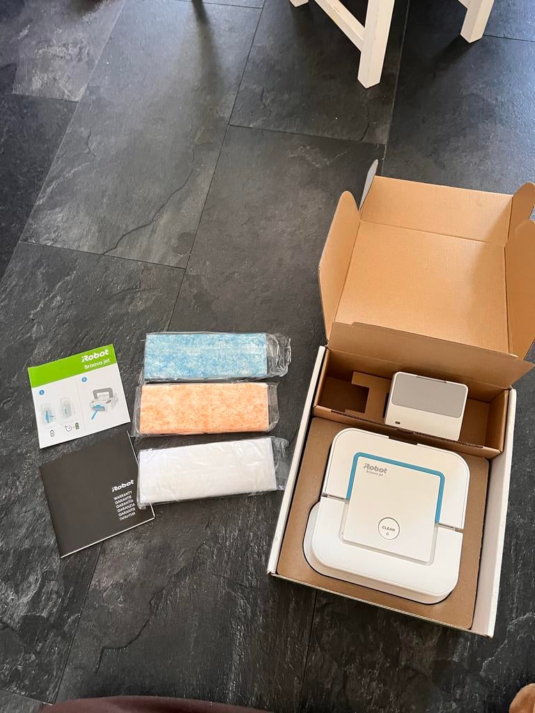 iRobot Braava jet 240 dweilrobot - Nieuw in doos, Ophalen of Verzenden, Nieuw, Robotstofzuiger