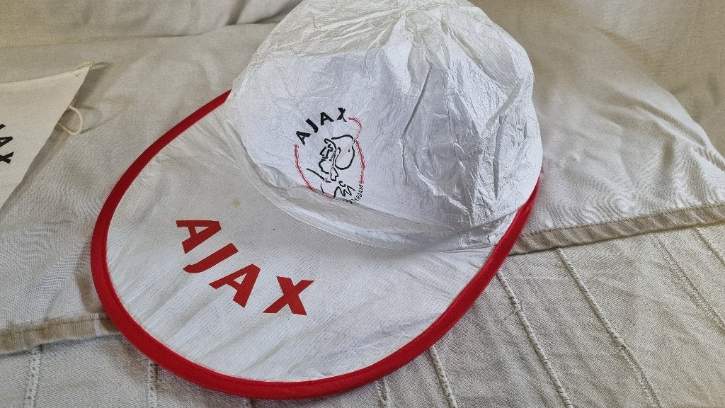 Vintage petje Ajax. Ook samen met het vaantje te koop., Verzamelen, Ophalen of Verzenden, Zo goed als nieuw, Ajax, Vaantje of Sjaal