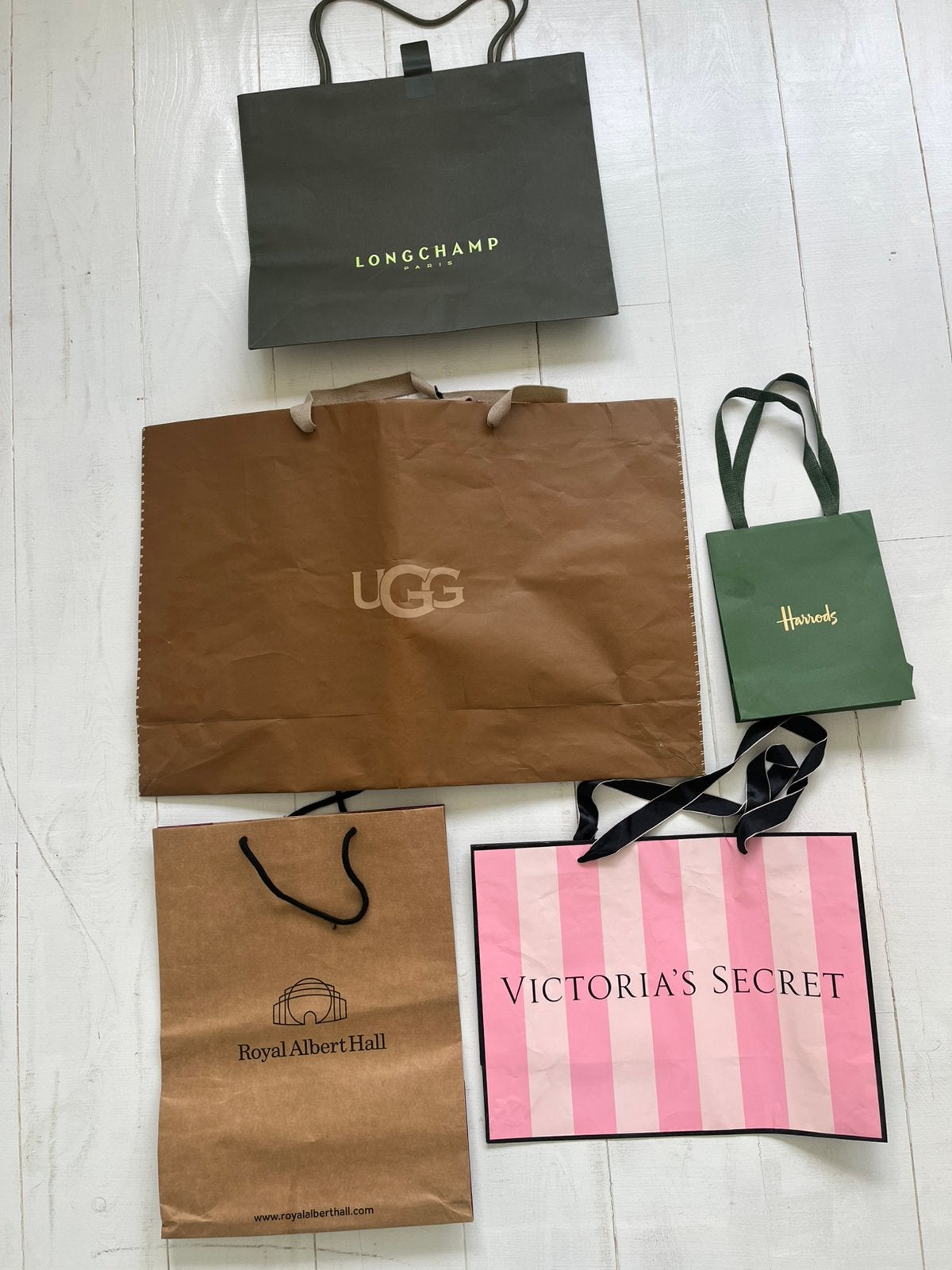 Papieren tas. Victoria’s secret, Harrods, Long Champ Uggs, Sieraden, Tassen en Uiterlijk, Tassen | Damestassen, Ophalen of Verzenden