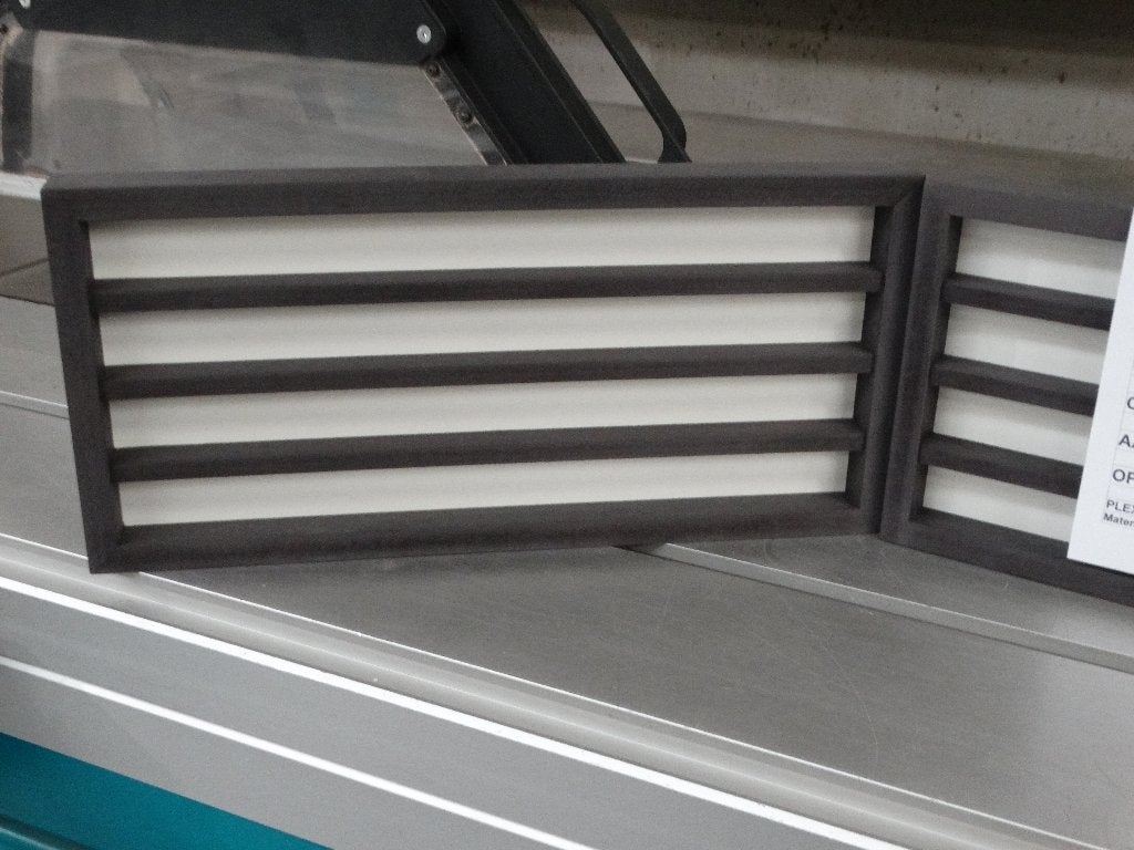 Vingerhoedjes: N-39: nieuwe vitrine, wandvitrine, N-spoor, Ophalen of Verzenden, Nieuw