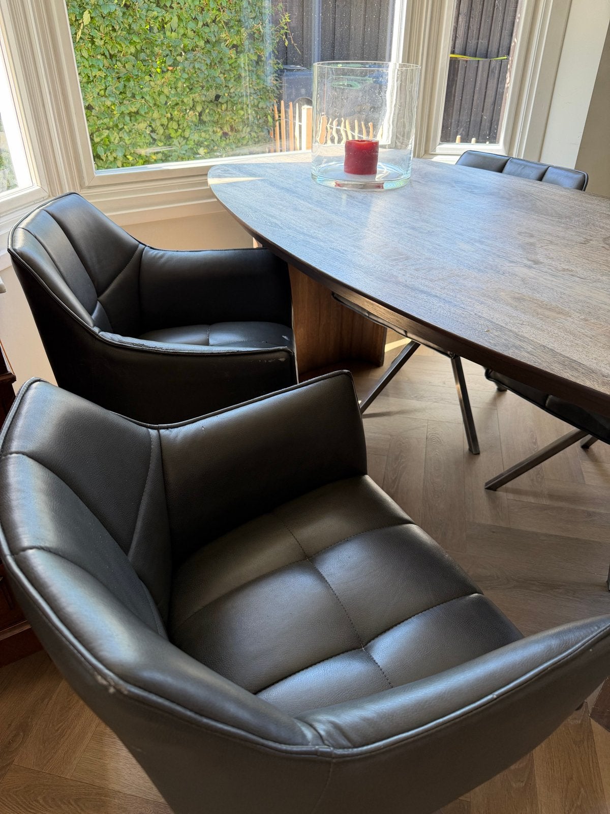 GRATIS - Set van 4 grijze eetkamerstoelen met metalen poten, Gebruikt, Leer, Ophalen of Verzenden, Vier