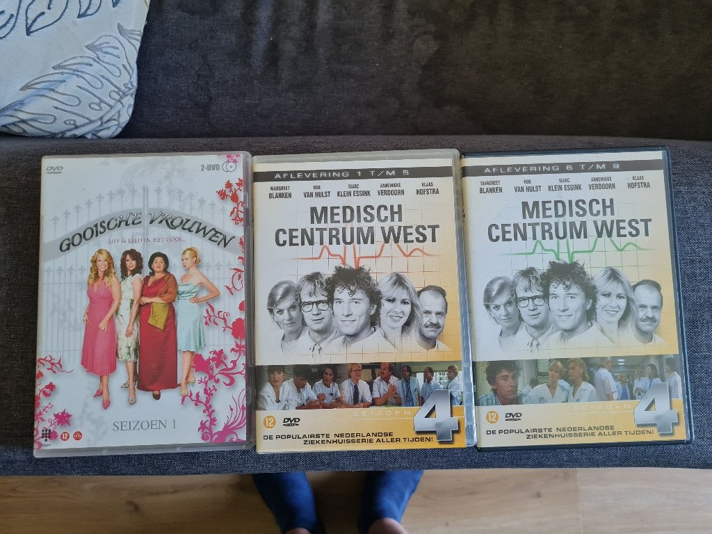 2 diverse Nederlandse Tv-series., Cd's en Dvd's, Dvd's | Tv en Series, Vanaf 12 jaar, Ophalen, Zo goed als nieuw, Overige genres