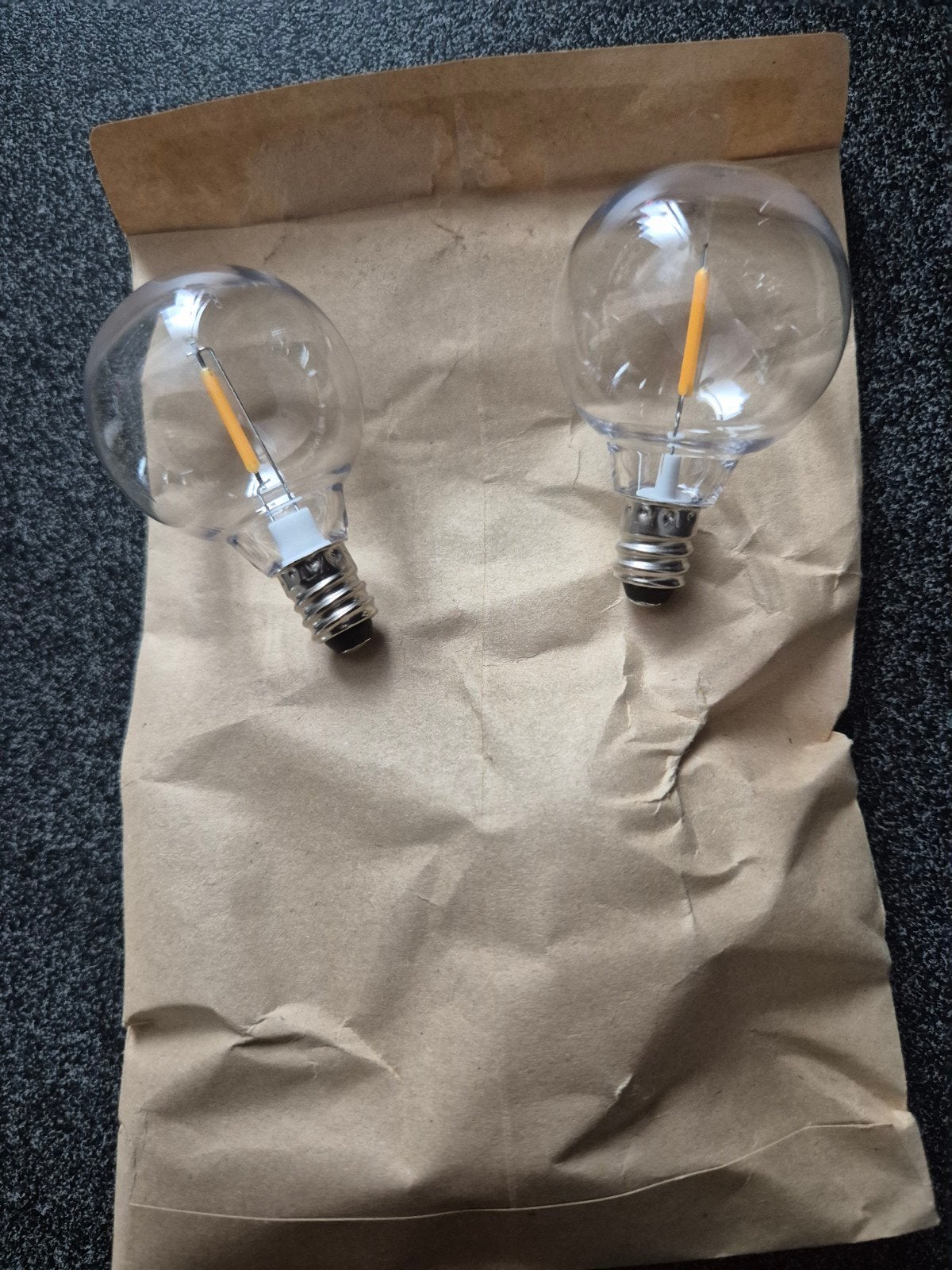 Twee nieuwe LED lampjes met E14 fitting, Huis en Inrichting, Ophalen, Nieuw, E14 (klein), Led-lamp