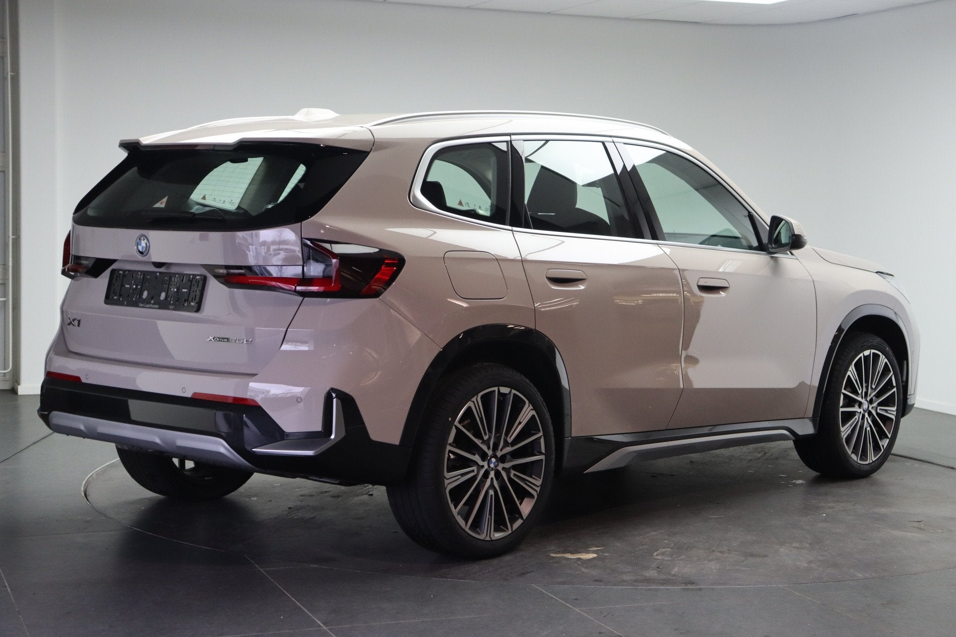BMW X1 xDrive25e xLine Automaat / Trekhaak / Sportstoelen /, Auto's, Lederen bekleding, 136 pk, Met garantie (alle), Bedrijf