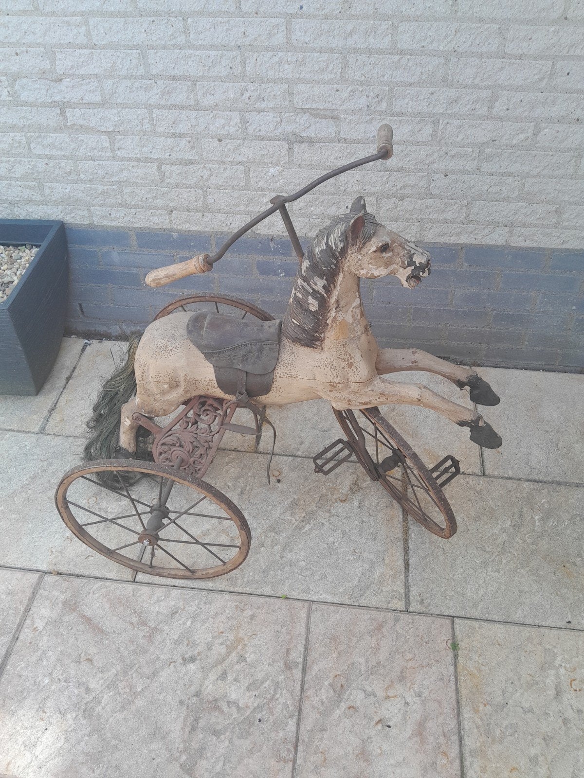 Antieke paarden driewieler, Ophalen