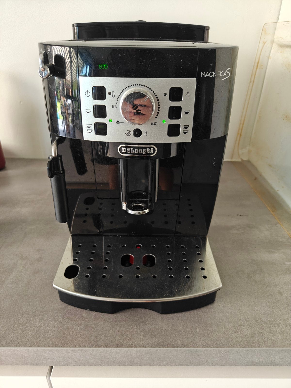 De'Longhi Magnifica S volautomatische espressomachine, Witgoed en Apparatuur, Ophalen, Gebruikt, Espresso apparaat, Koffiebonen