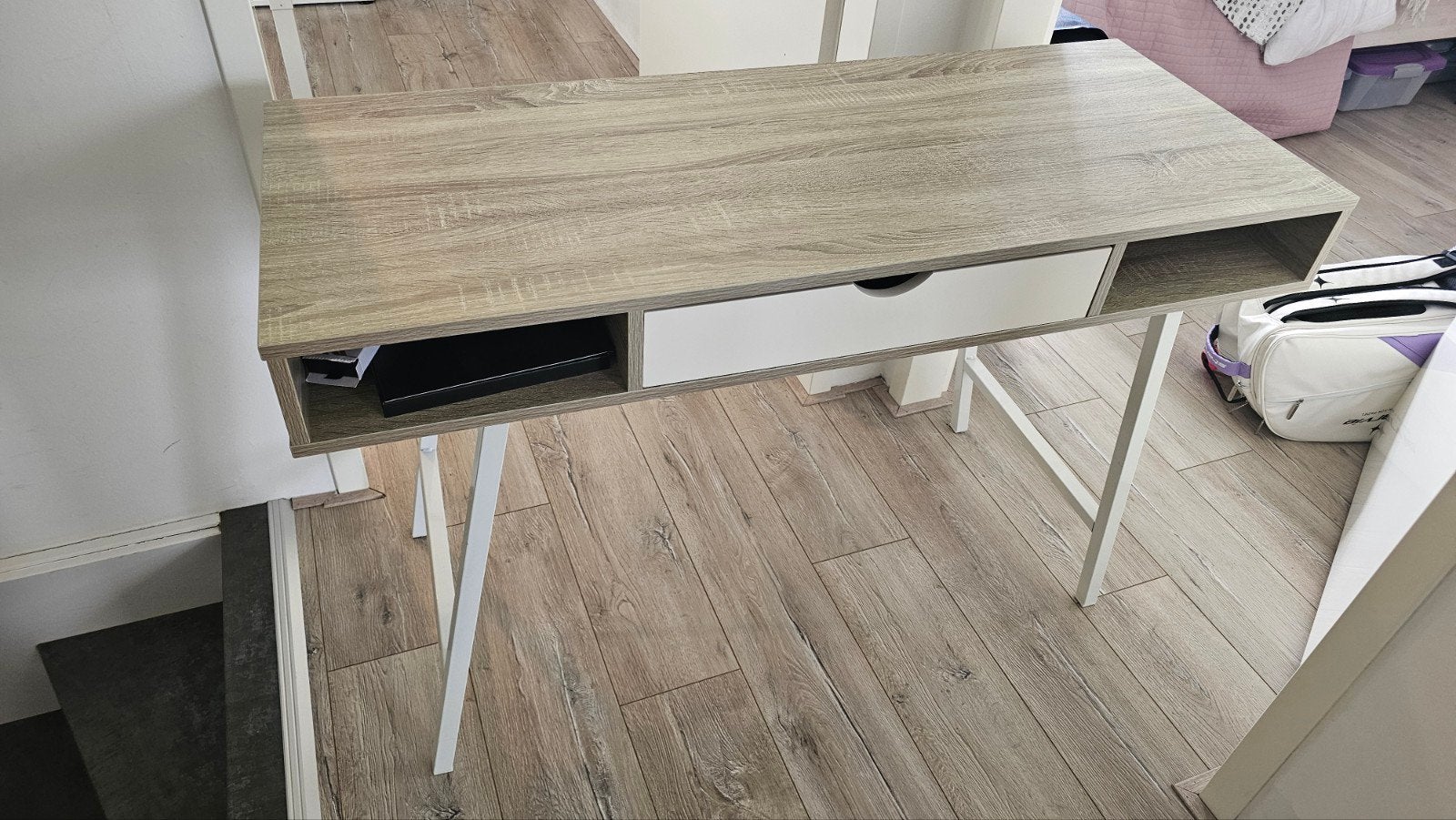 Modern bureau met lade en opbergvakken, Ophalen, Met lades, Spaanplaat of MDF, Bruin