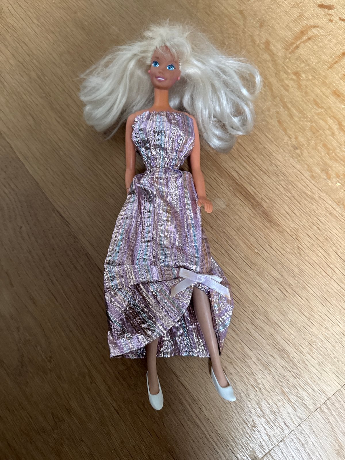 Vintage Barbie 1966/1976 met knikkende knieën en avondjurk, Ophalen of Verzenden, Gebruikt, Barbie