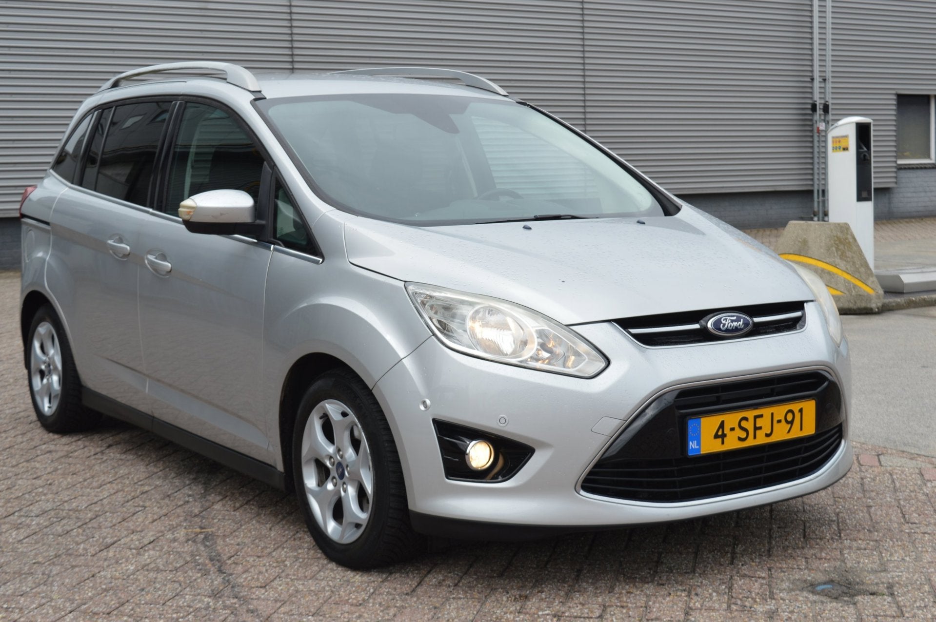 Ford Grand C-Max 1.0 Titanium bj13 navi airco leuke auto, Auto's, Voorwielaandrijving, Gebruikt, Zwart, Origineel Nederlands