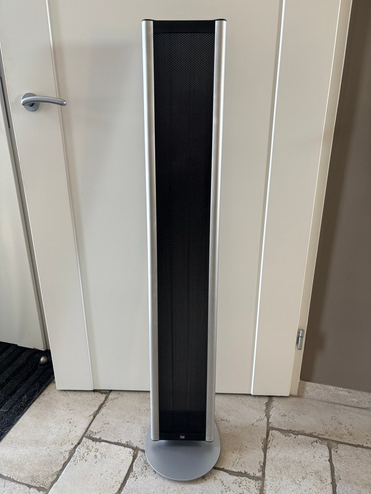 Final Hoge Speaker - Elegant Design en Krachtig Geluid, Zo goed als nieuw, 120 watt of meer, Front, Rear of Stereo speakers, Ophalen