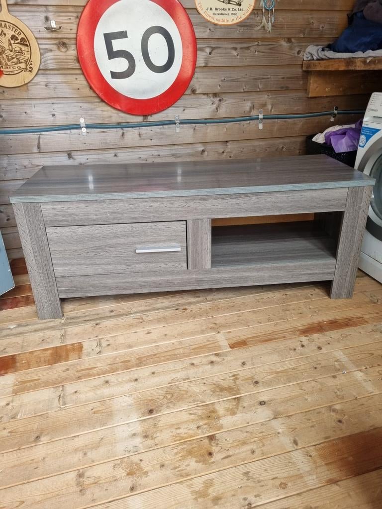 Tv kast, Ophalen