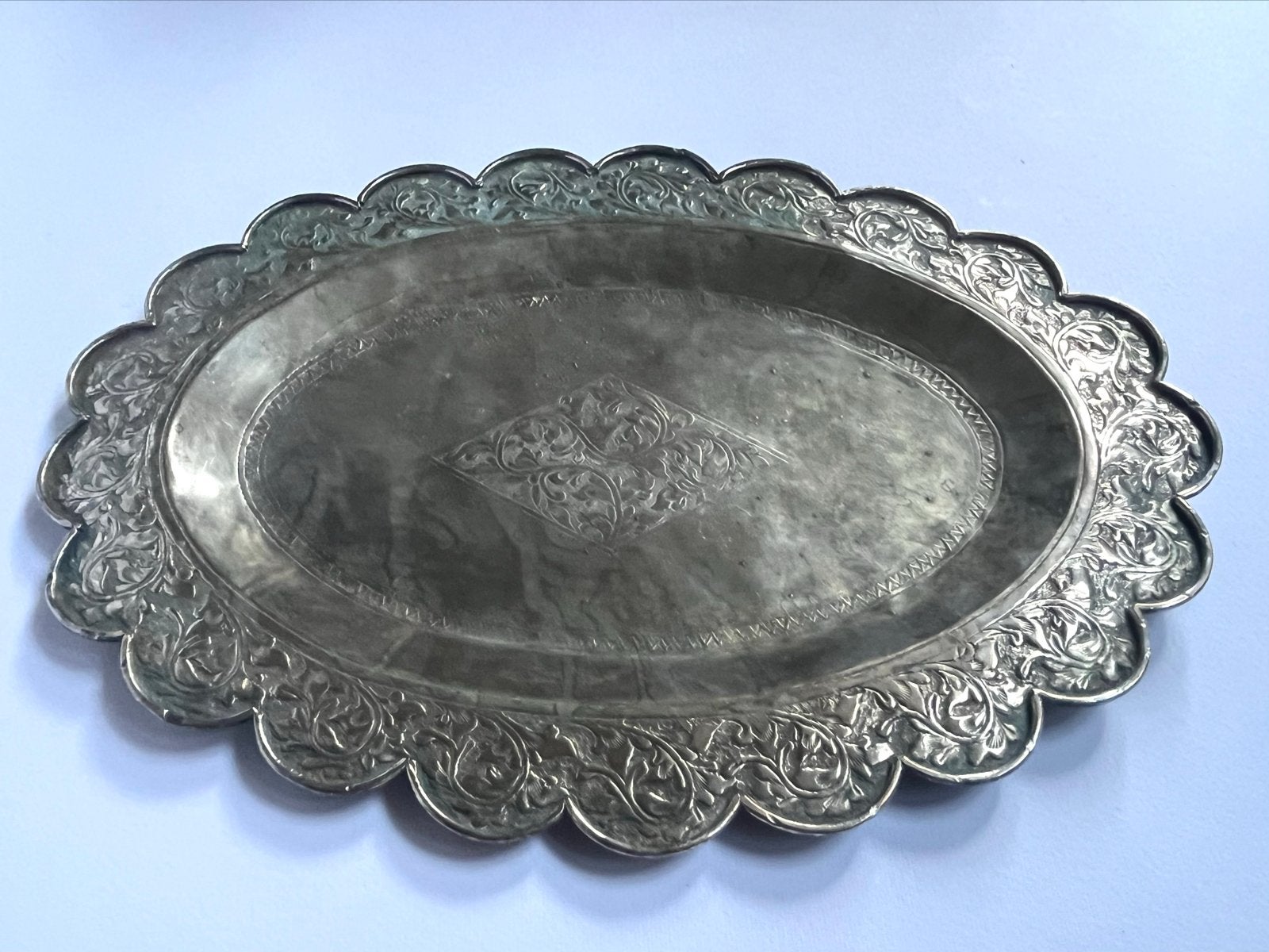Antieke Zilveren Schaal met Sierlijke Gravures - 27,6 cm, Antiek en Kunst, Ophalen of Verzenden