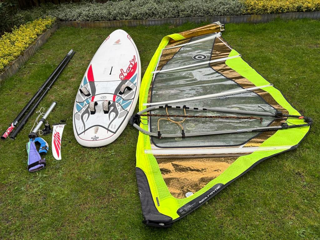 Complete Surfset: Fanatic Shark 160L met 2  neil pryde Zeil, Ophalen, 250 tot 300 cm, Gebruikt, Met vin(nen)