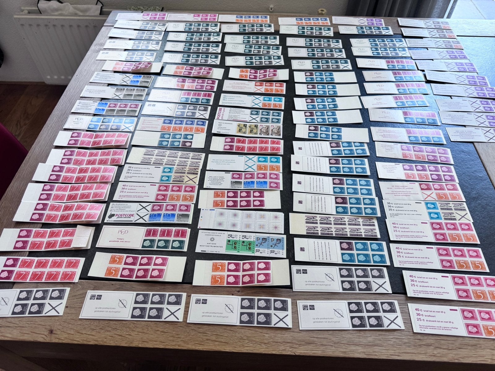 100 Postzegelboekjes - Diverse PTT Uitgaven, Postzegels en Munten, Postzegels | Nederland, Ophalen of Verzenden, Na 1940, Postfris