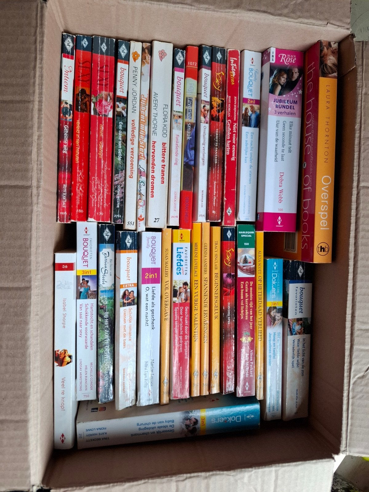 Ruim 50 verhalen..  romans (o.a. Harlequin Bouquet Sexy), Boeken, Ophalen of Verzenden, Gelezen