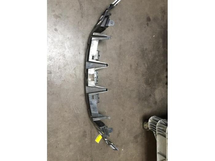 Bumperframe voor van een Ford Kuga, Gebruikt, -, -, Ophalen of Verzenden