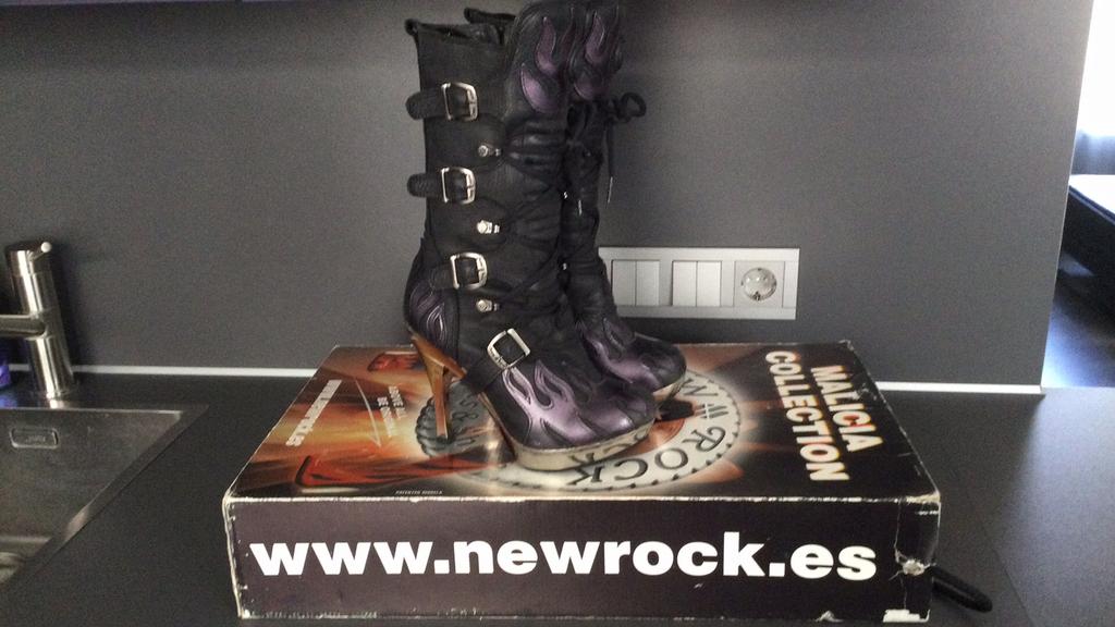 New Rock custom Made heels met paarse vlammen maat 37, Ophalen of Verzenden, Zo goed als nieuw, Overige kleuren