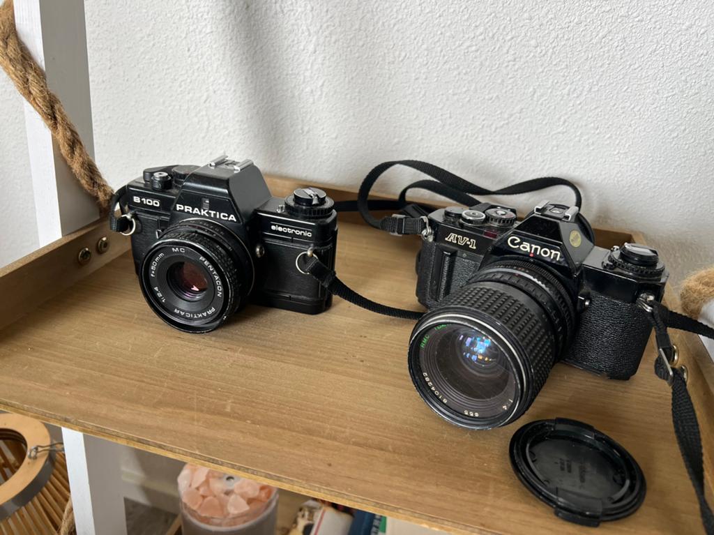 Decoratieve vintage camera's - Canon en Praktica, Ophalen of Verzenden, Niet werkend, Spiegelreflex, Canon