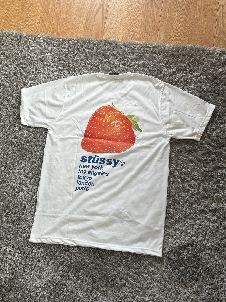 Stussy T-Shirt Wit met Blauwe/Rode Details in Maat XL, Wit, Stussy, Maat 56/58 (XL), Ophalen of Verzenden