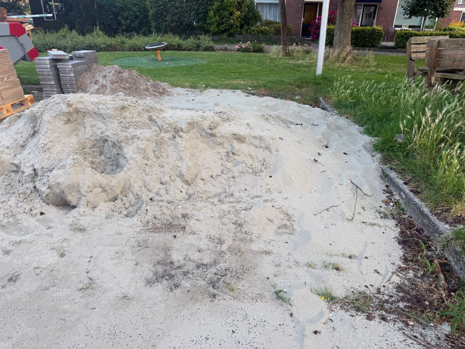 Gratis Ophoogzand af te halen, Tuin en Terras, Zand, Ophalen, Gebruikt, Straatzand