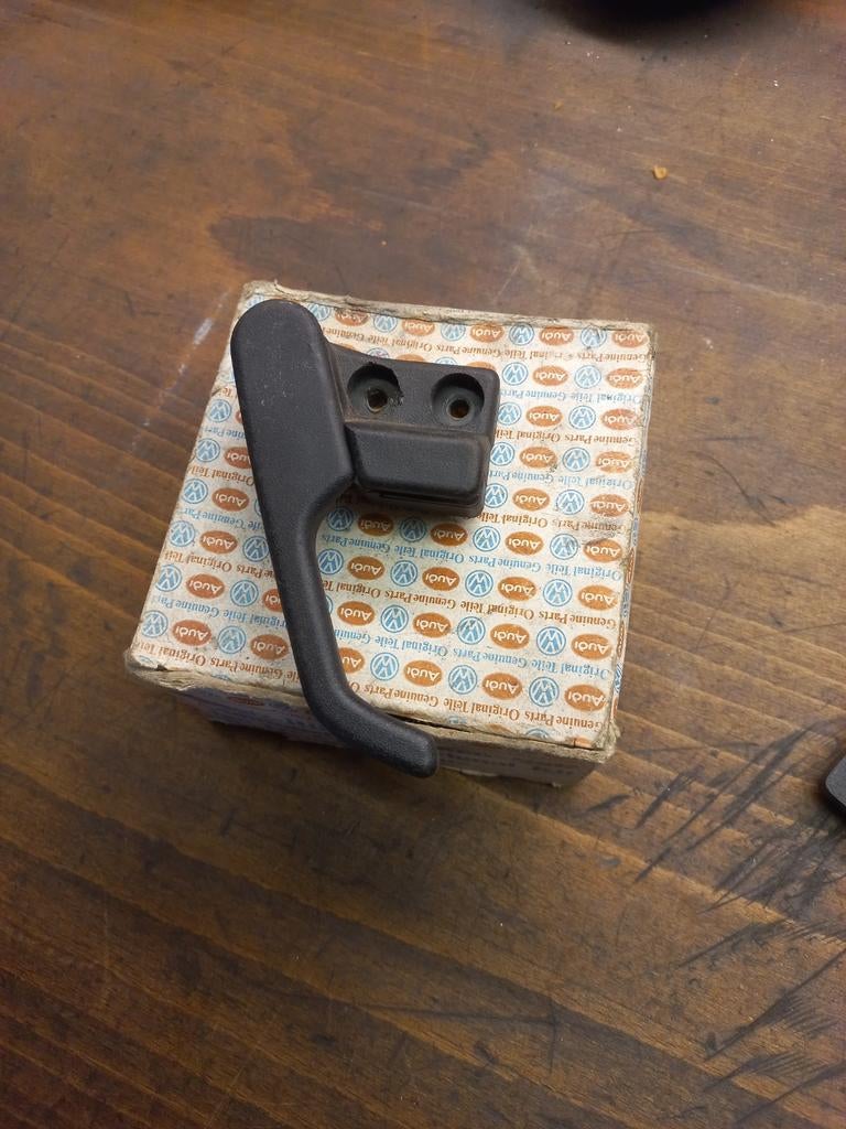 VW motorkap opener 191 823 533 Origineel., Ophalen of Verzenden, Gebruikt, Audi