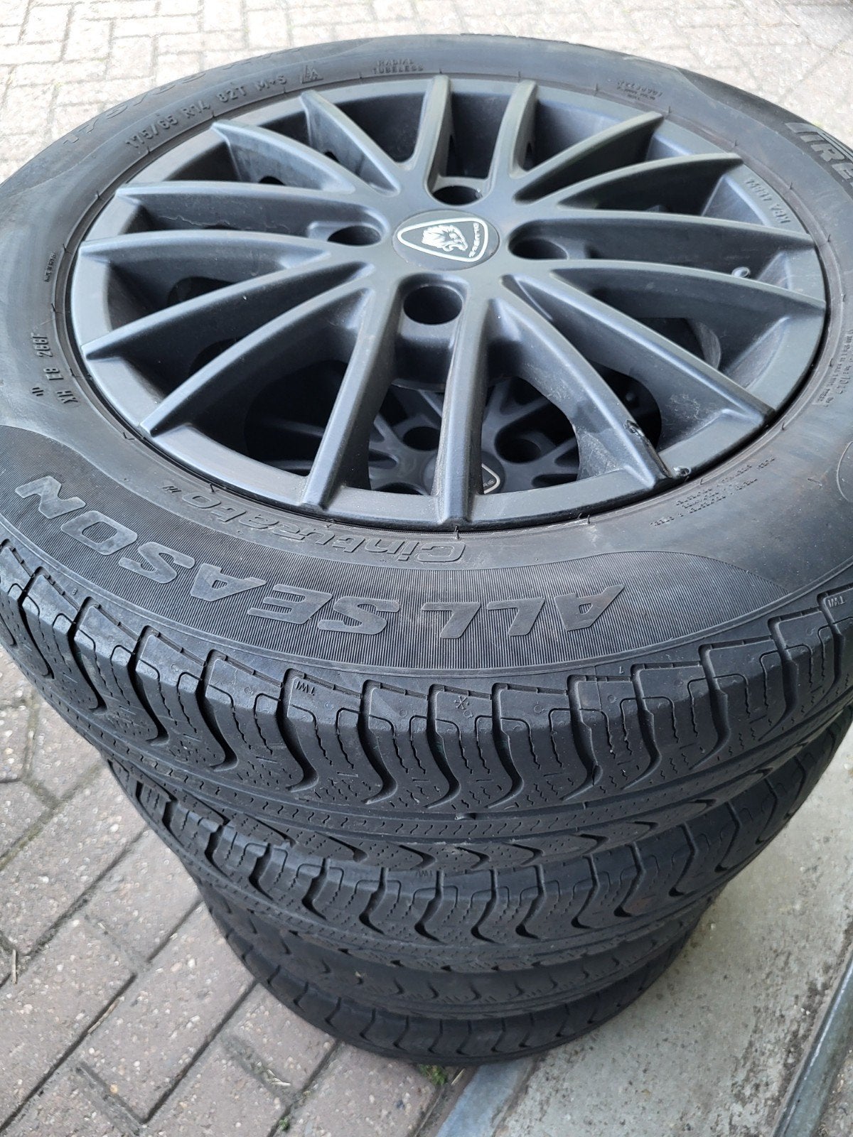 Diverse Toyota Aygo Yaris CHR Hyundai i20 Lexus banden velg, Ophalen, 14 inch, Gebruikt, Jaf_zoet@hotmail.com