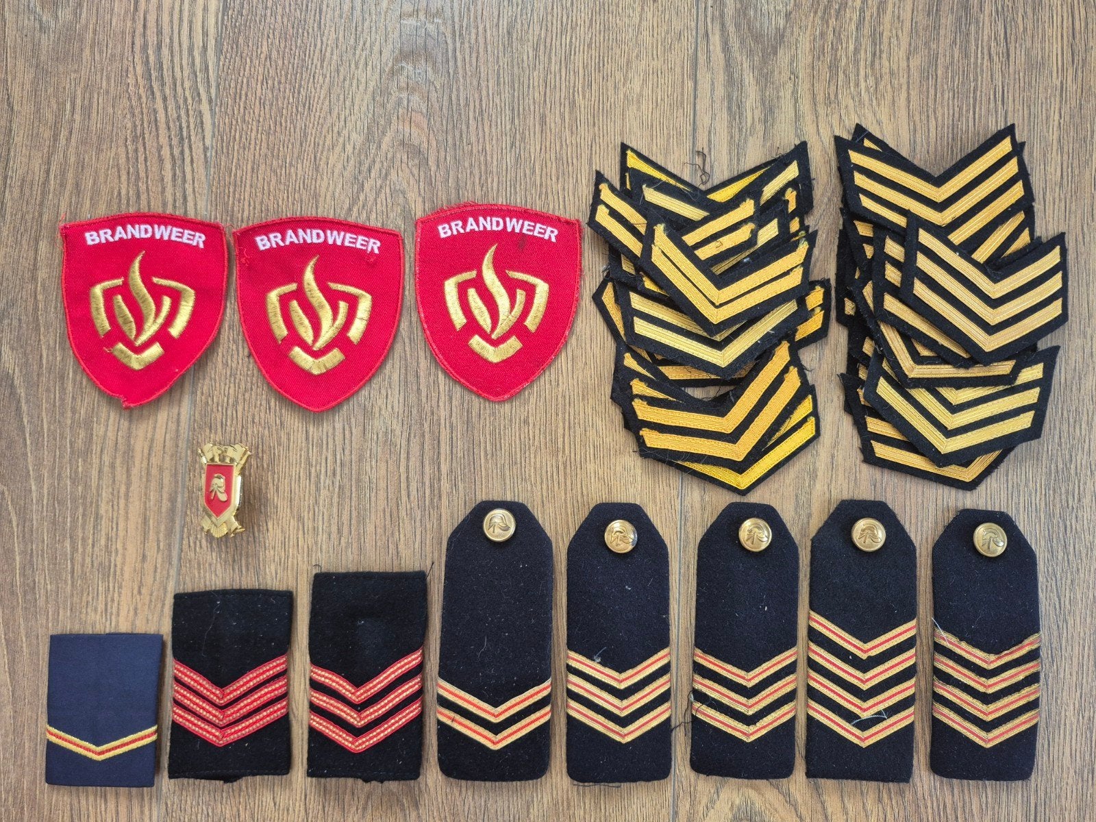 Diverse collectie brandweer rangen en emblemen, Verzamelen, Ophalen of Verzenden, Zo goed als nieuw