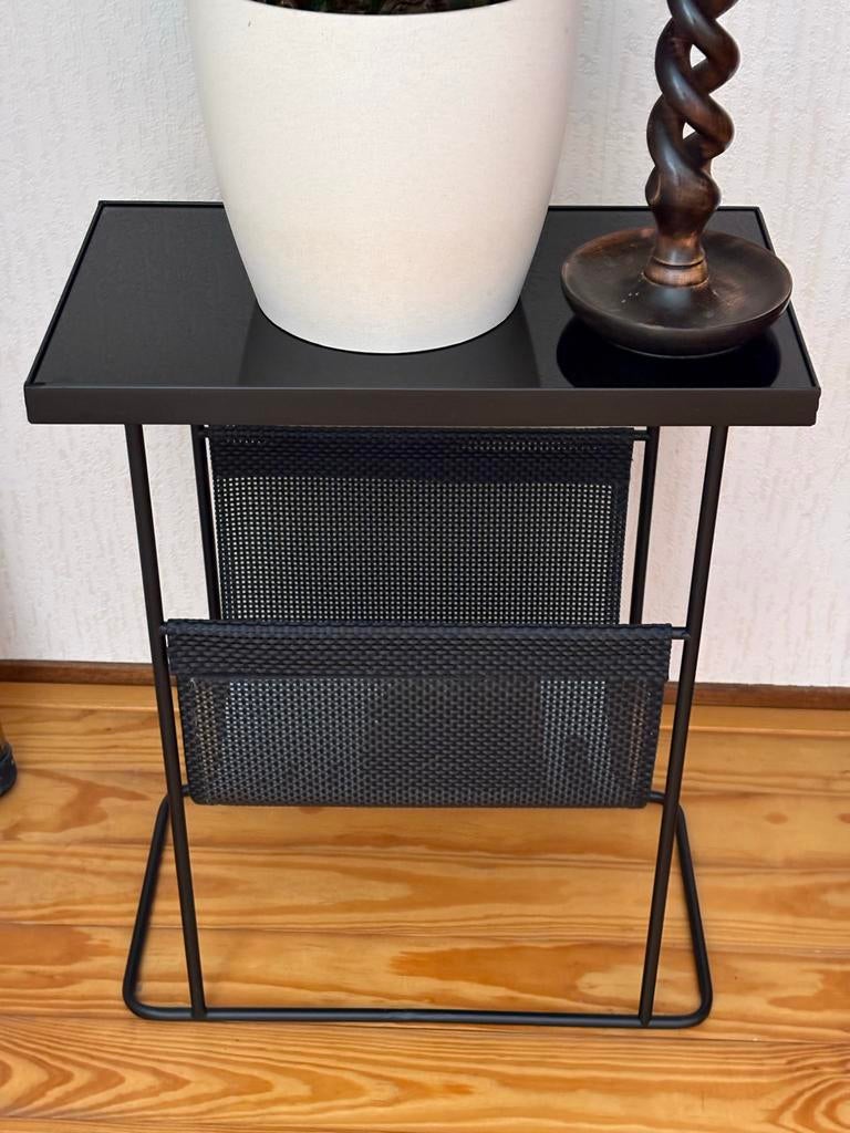 Bijzettafel met krantenbak, gebruikt maar netjes, Minder dan 55 cm, Gebruikt, Metaal of Aluminium, Rechthoekig