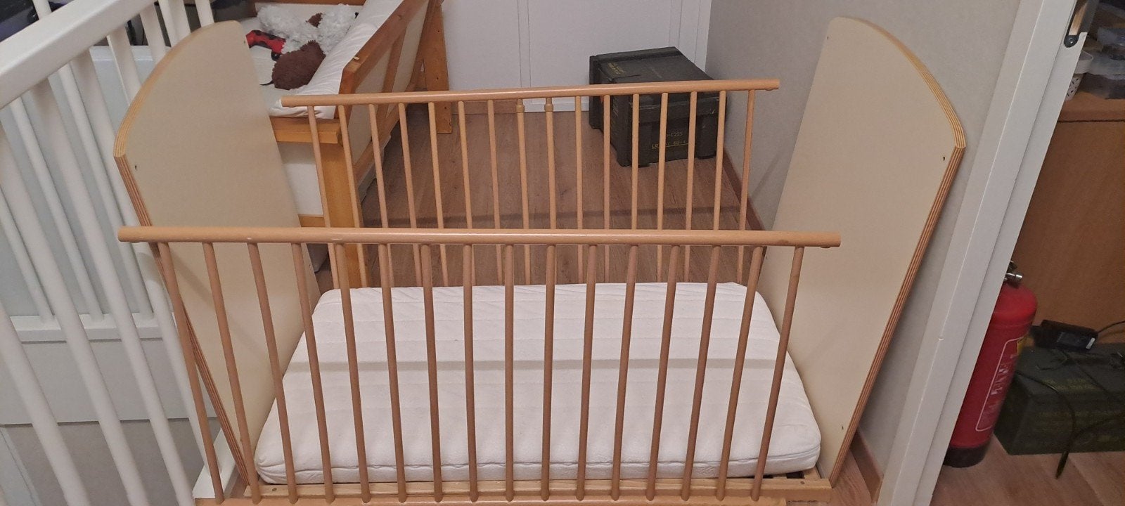 Houten ledikant met matras, Kinderen en Baby's, Babywiegjes en Ledikanten, Ophalen, Gebruikt, Ledikant