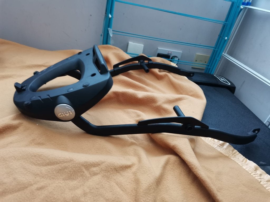 HONDA VFR 800 VTEC Givi Topkofferdrager, Motoren, Ophalen, Gebruikt