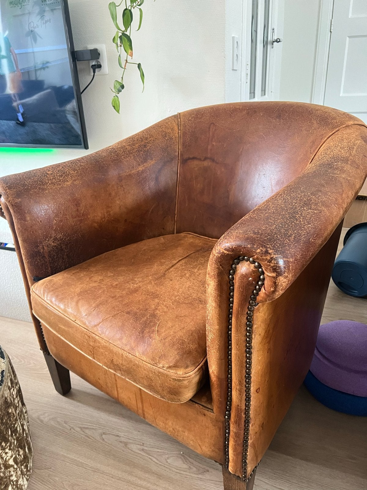 2 Schapenlederen Clubfauteuils - Nico van Oorschot Amsterdam, Antiek en Kunst, Antiek | Meubels | Stoelen en Banken, Ophalen